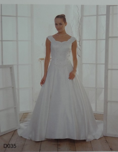 Scarlet wedding dress full length - size 12